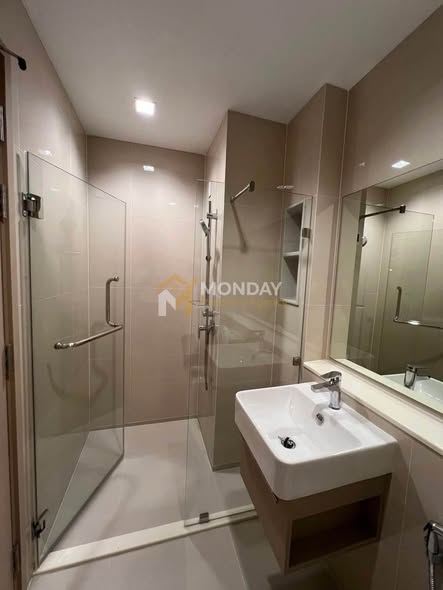 room interior and bathroom of Life Sathorn Sierra ไลฟ์ สาทร เซียร์รา