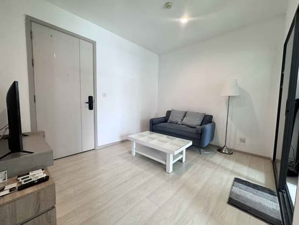 bedroom and room interior of Life Sukhumvit 48