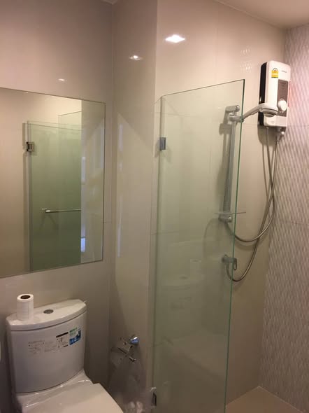 room interior and bathroom of Life Sukhumvit 48