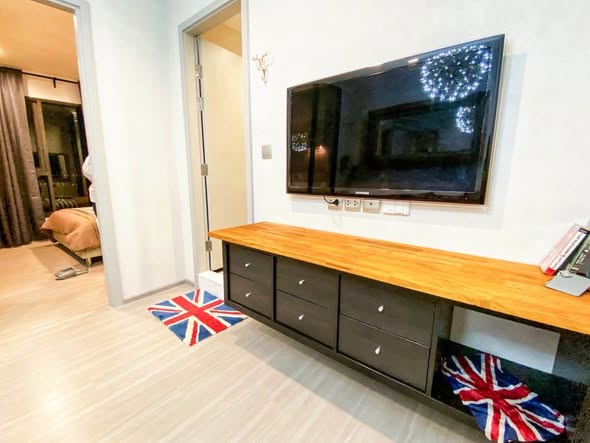 living room and room interior of Life Sukhumvit 62