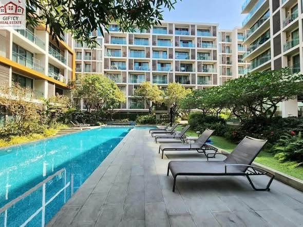 pool of LIV@NIMMAN Condominium