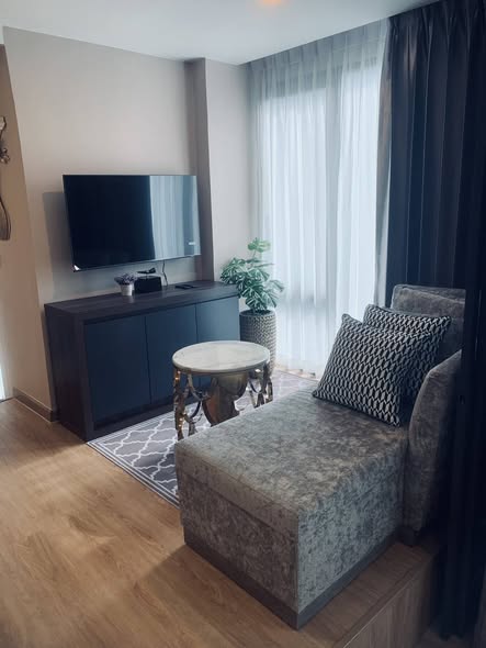 bedroom and living room of LLoyd Soonvijai Condo