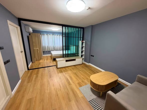 bedroom and room interior of Lumpini Center Sukhumvit 77.