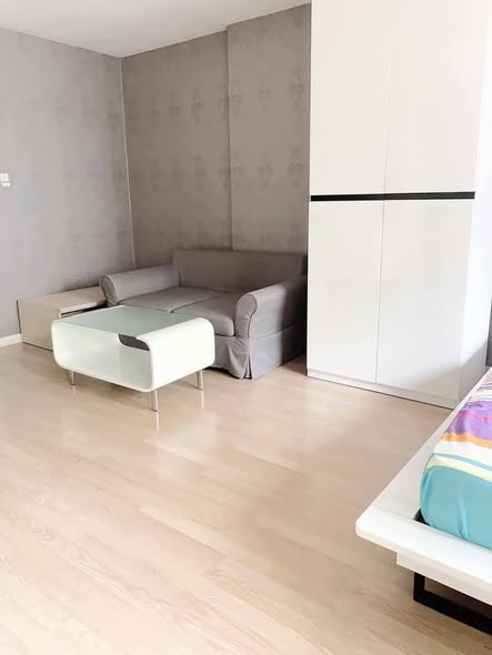 bedroom and room interior of Lumpini Condo Town Bodindecha-Ramkhamhaeng
