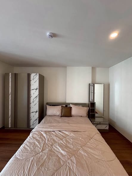 bedroom and room interior of Lumpini Condotown Ekachai 48