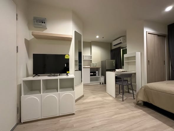 bedroom and room interior of Lumpini Park Phetkasem 98