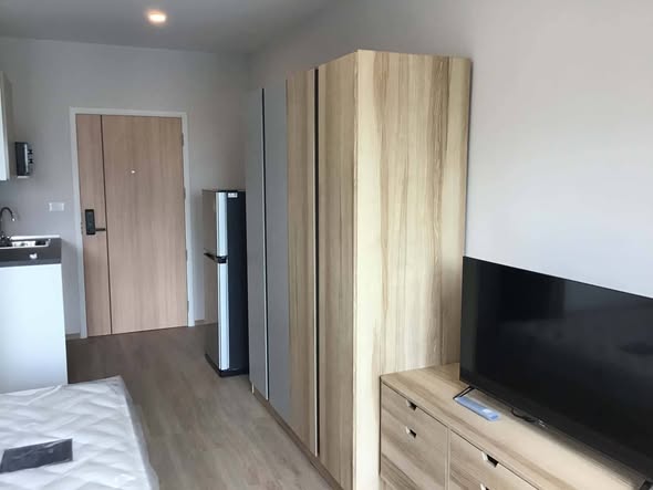 bedroom and room interior of Lumpini Place Chaengwattana-Pakkret Station