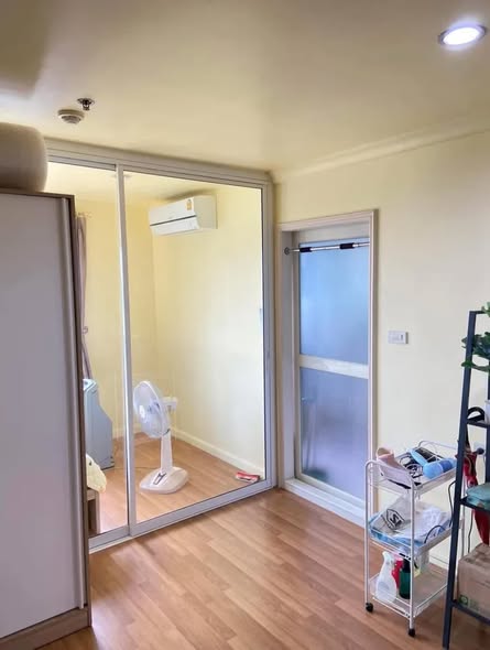 room interior of Lumpini Place Narathiwas – Chaopraya