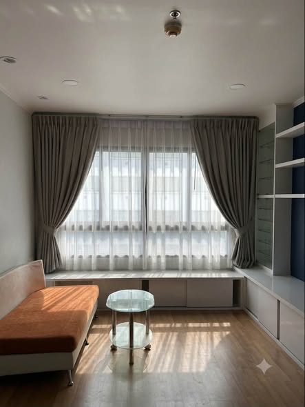 bedroom and room interior of Lumpini Place Phahon-Saphan Khwai