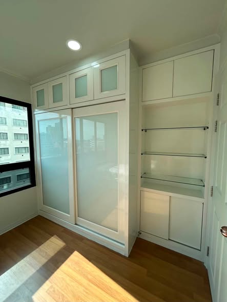 room interior of Lumpini Place Phahon-Saphan Khwai