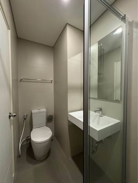 room interior and bathroom of Lumpini Place Rama 3 – Riverine