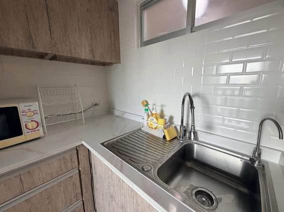 bathroom and kitchen of Lumpini Place Rama 9 – Ratchada