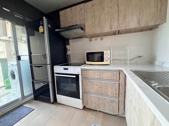 kitchen of Lumpini Place Rama 9 – Ratchada