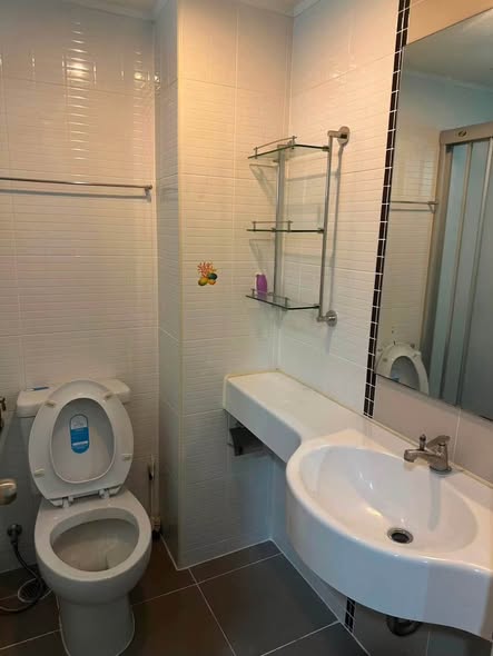 bathroom of Lumpini Place Ramintra-Laksi