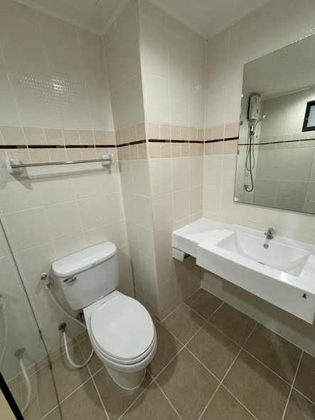 bathroom of Lumpini Place Ratchada-Tha Phra