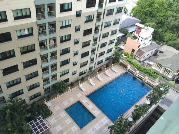 pool of Lumpini Place Ratchada-Tha Phra
