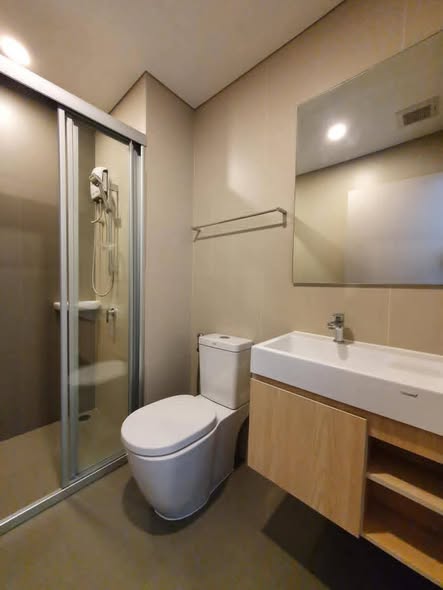 bathroom of Lumpini Suite Phetchaburi – Makkasan