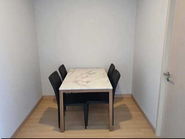 room interior of Lumpini Suite Phetchaburi – Makkasan