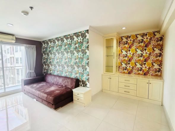 living room and bedroom of Lumpini Suite Pinklao