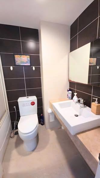 bathroom of Lumpini Suite Sukhumvit 41