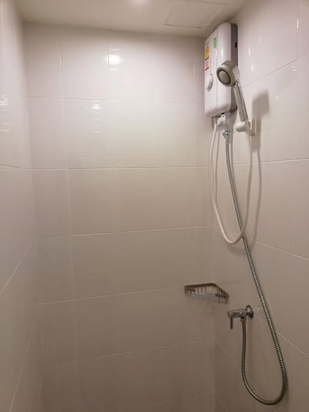 bathroom of Lumpini Sukhumvit 77