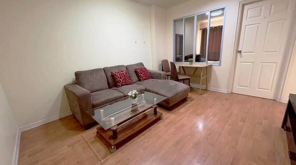 living room of Lumpini Sukhumvit 77