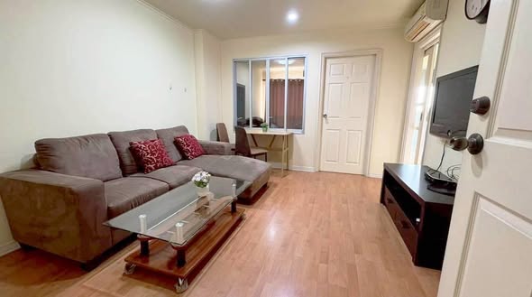 living room of Lumpini Sukhumvit 77