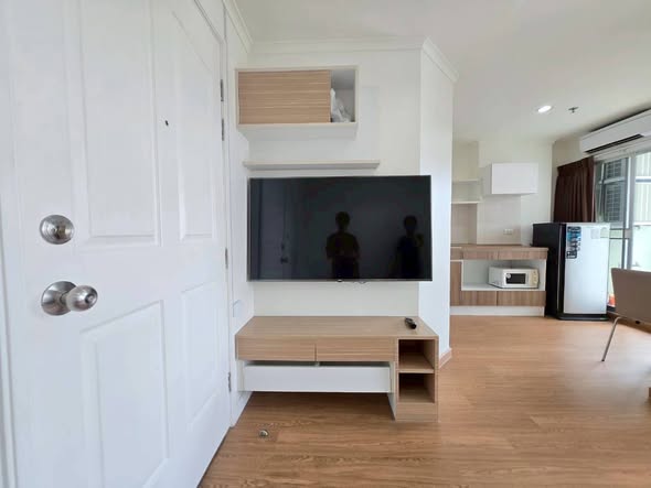 living room and room interior of Lumpini Ville Ladprao-Chokchai4 (ลุมพินีวิลล์ ลาดพร้าว-โชคชัย4)