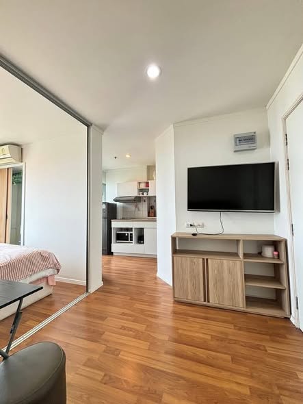 bedroom and room interior of Lumpini Ville Naklua – Wong Amat.