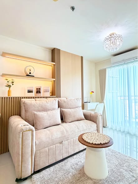 living room of Lumpini Ville Naklua – Wong Amat.