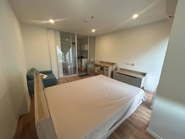 bedroom of Lumpini Ville Phattanakarn-Srinakarin Condominium