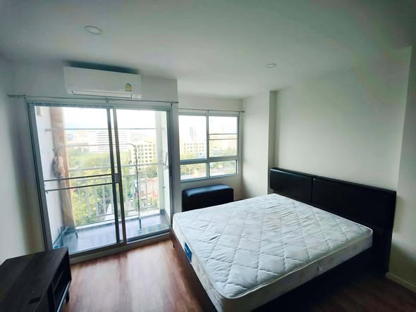 bedroom of Lumpini Ville Phattanakarn-Srinakarin Condominium