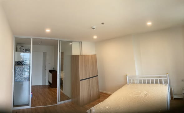 bedroom and room interior of Lumpini Ville Phattanakarn-Srinakarin Condominium
