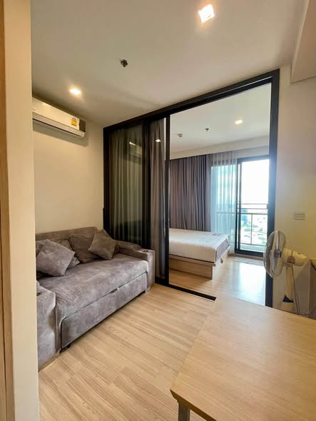 bedroom and room interior of M Jatujak