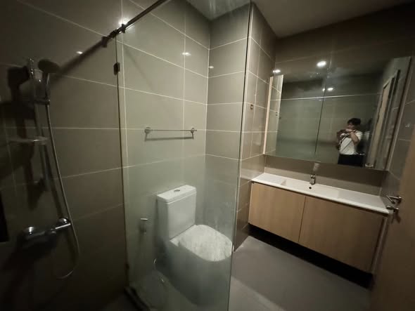 room interior and bathroom of M Jatujak