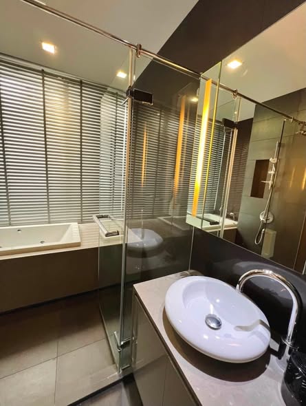 bathroom of M Silom