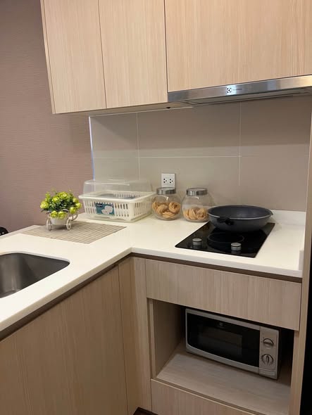 bathroom and kitchen of Maestro 12 Ratchathewi
