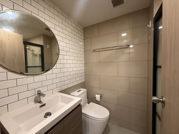 bathroom of Maestro 19 Ratchada19 – Vipha