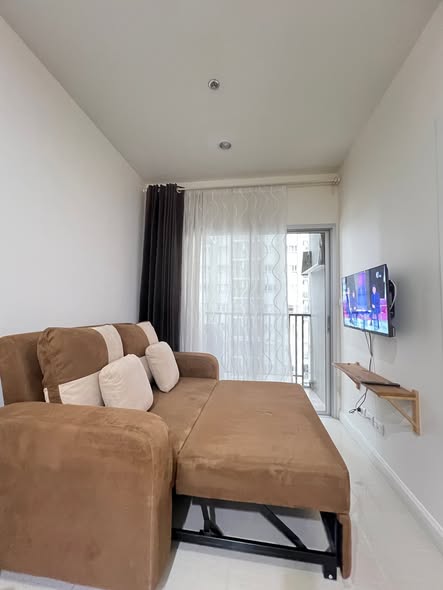 living room and bedroom of Manor Sanambinnam