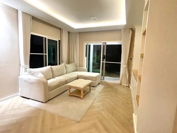 living room and room interior of Manthana Onnut-Wongwaen 1