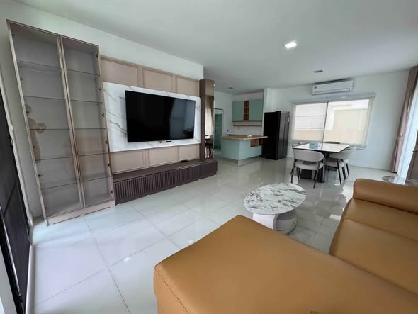 living room of Manthana Onnut-Wongwaen 4