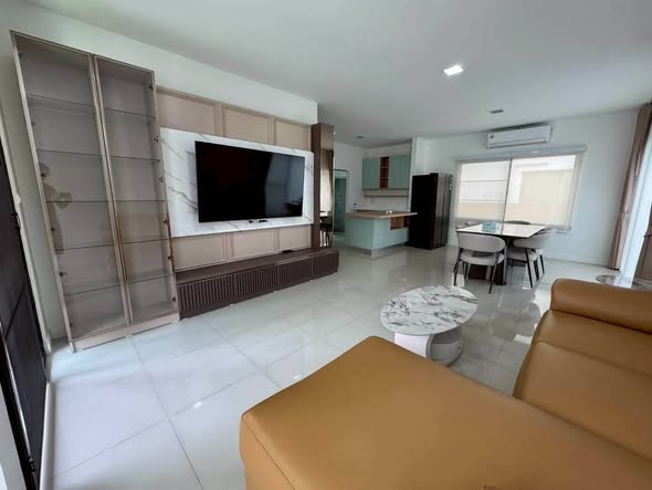 living room of Manthana Onnut-Wongwaen 4