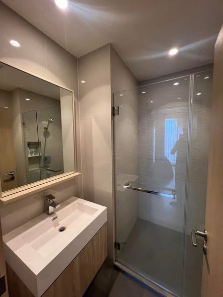 room interior and bathroom of MARU Ekkamai 2