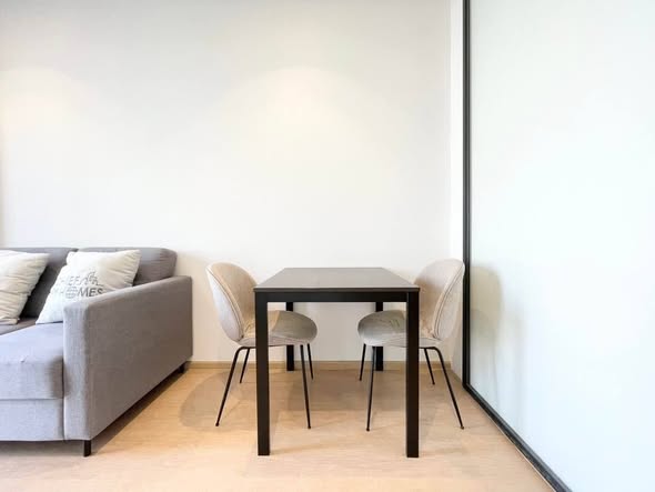 living room and room interior of Maru Ladprao 15 : มารุ ลาดพร้าว 15