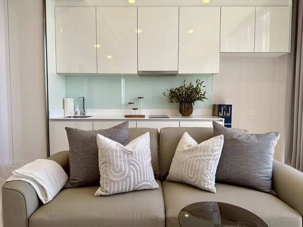 living room of แมสซารีน รัชโยธิน | Mazarine Ratchayothin by Grand Unity