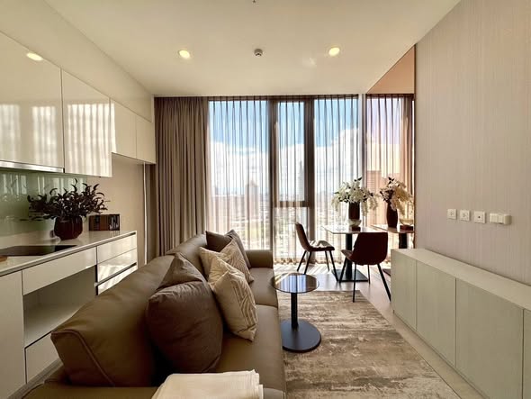 living room and room interior of แมสซารีน รัชโยธิน | Mazarine Ratchayothin by Grand Unity