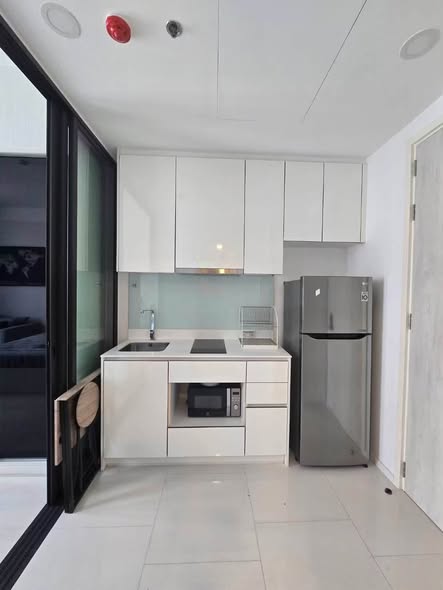 room interior and kitchen of แมสซารีน รัชโยธิน | Mazarine Ratchayothin by Grand Unity