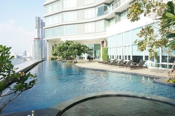 pool of Menam Residences Condominium