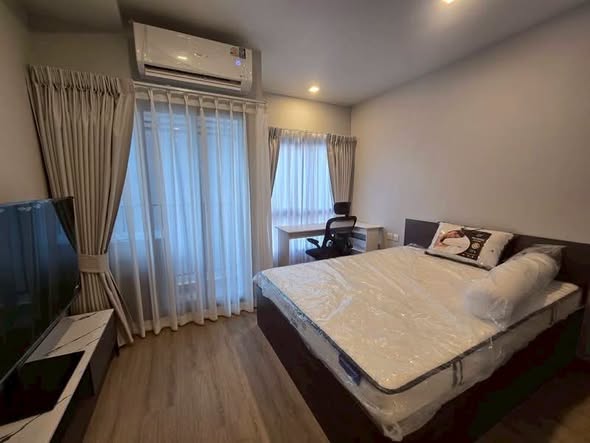 bedroom of Metris Lat Phrao