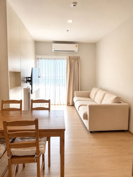 living room of Metris Phatthanakan-Ekkamai